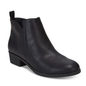American Rag Women’s Cadee Smooth Black Ankle Booties